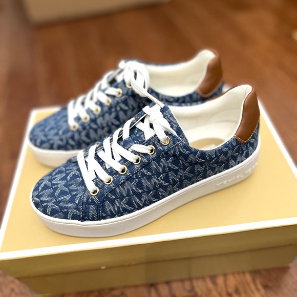 Michael Kors Poppy Sneakers Shoes - Picture 2 of 4